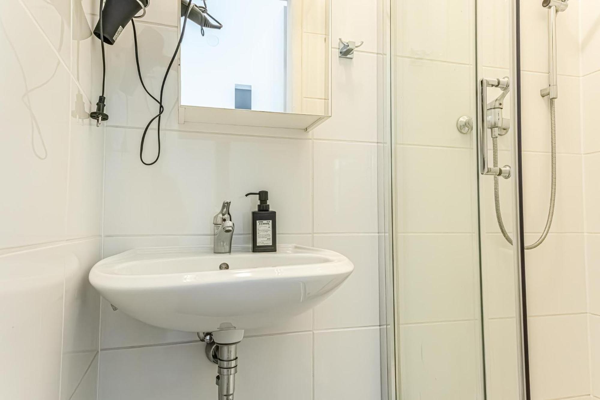 Stylish 1Br Apartment- Near Westbahnhof U3&U6 Viena Exterior foto
